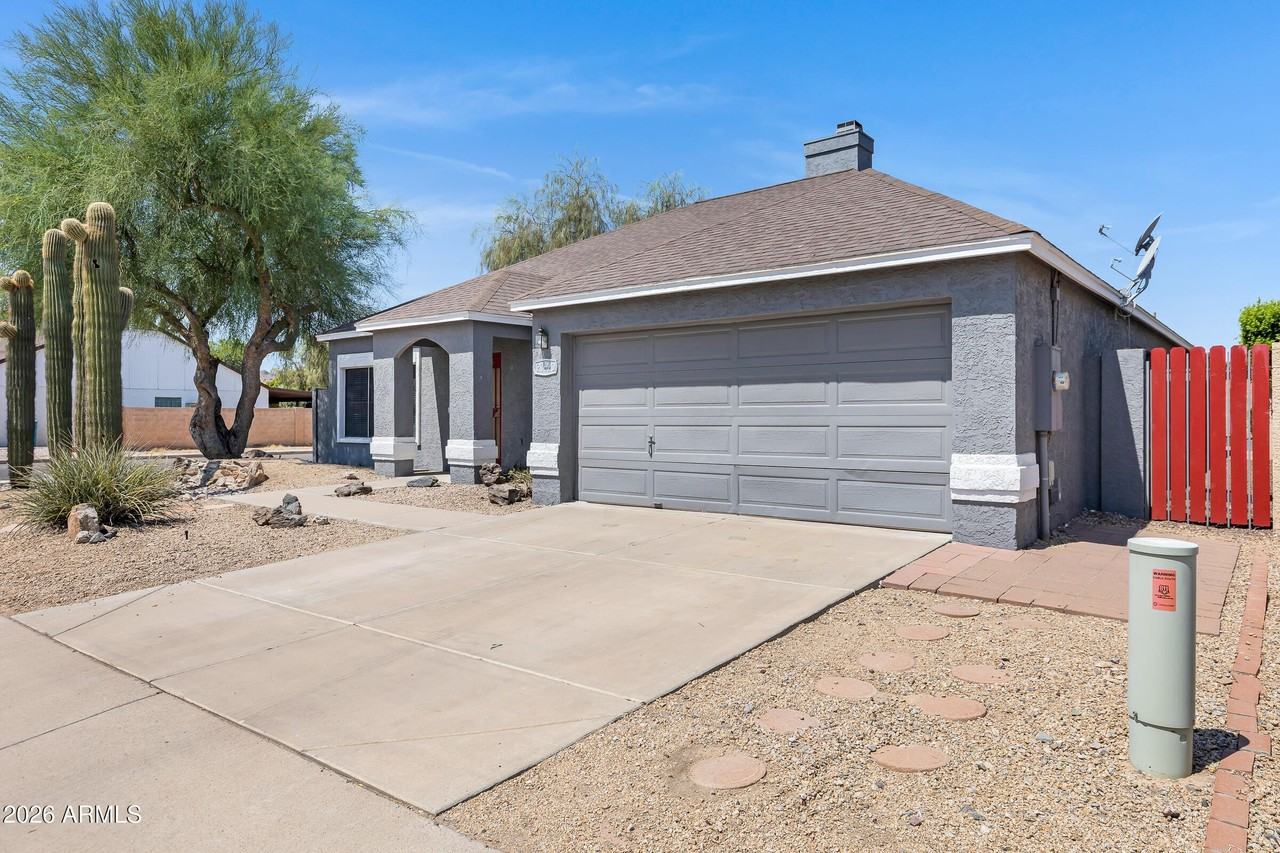 23620 N 42nd Dr - Photo 2 of 41