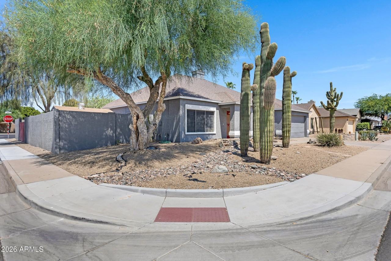 23620 N 42nd Dr - Photo 4 of 41