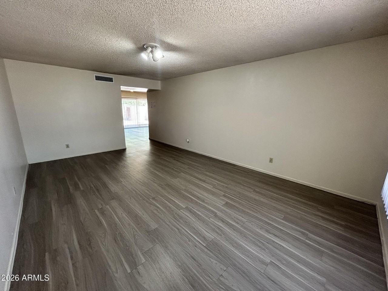 5309 S River Dr - Photo 4 of 32