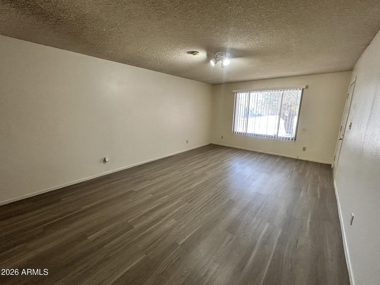 5309 S River Dr - Photo 6 of 32
