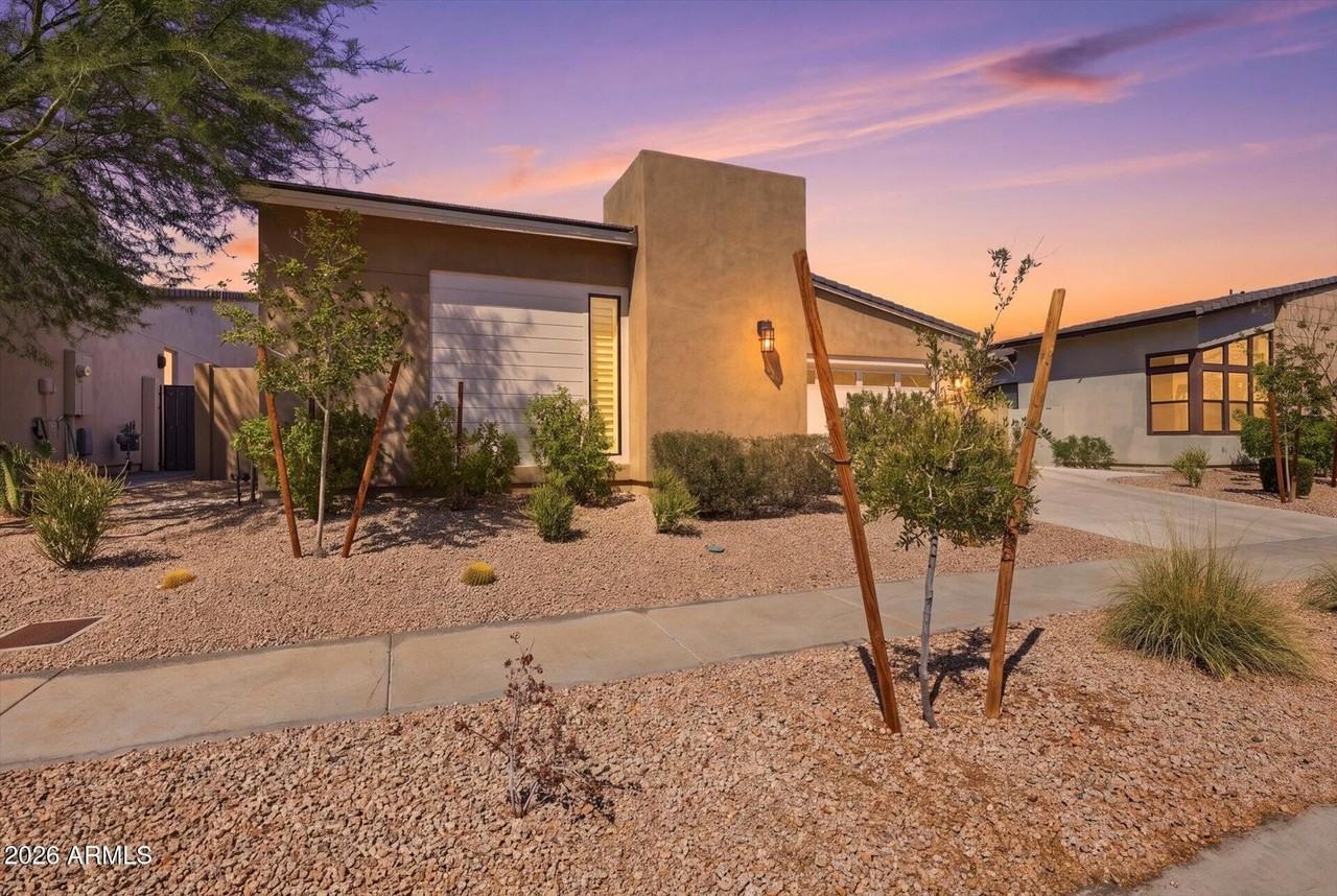1118 E Paseo Way - Photo 2 of 50