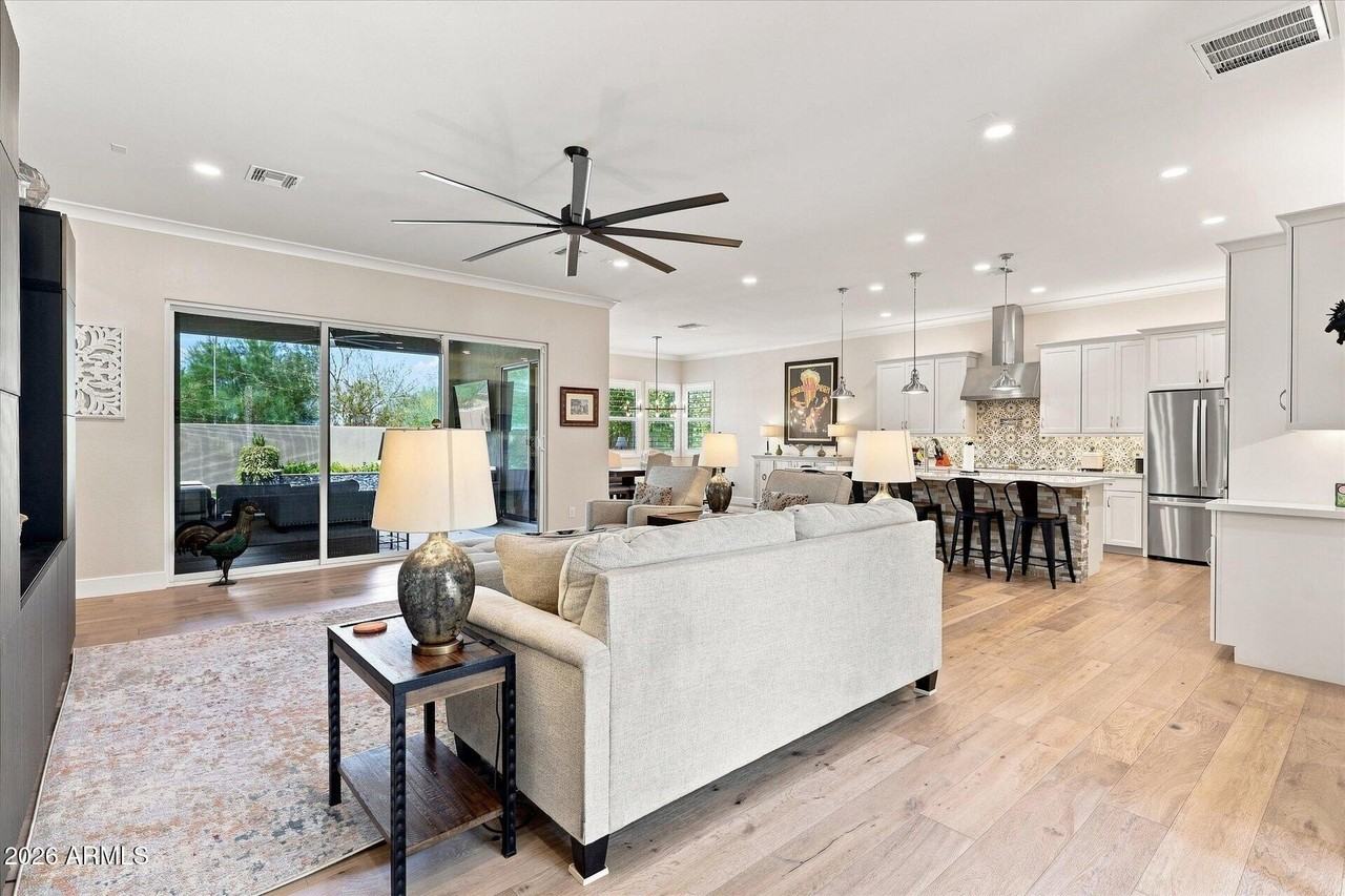 1118 E Paseo Way - Photo 4 of 50