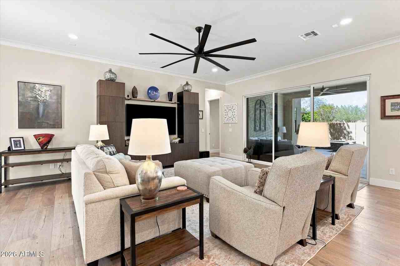 1118 E Paseo Way - Photo 6 of 50