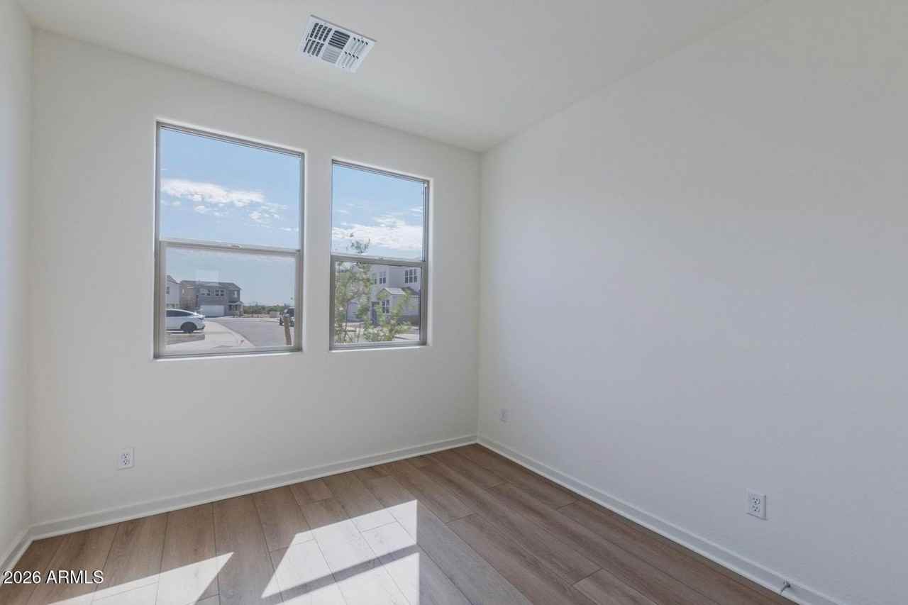 11586 N Fredericksburg St - Photo 3 of 31