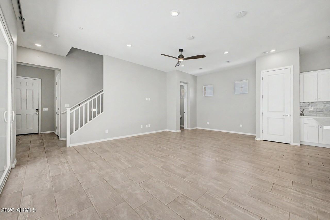 291 E Markwood Dr - Photo 2 of 8