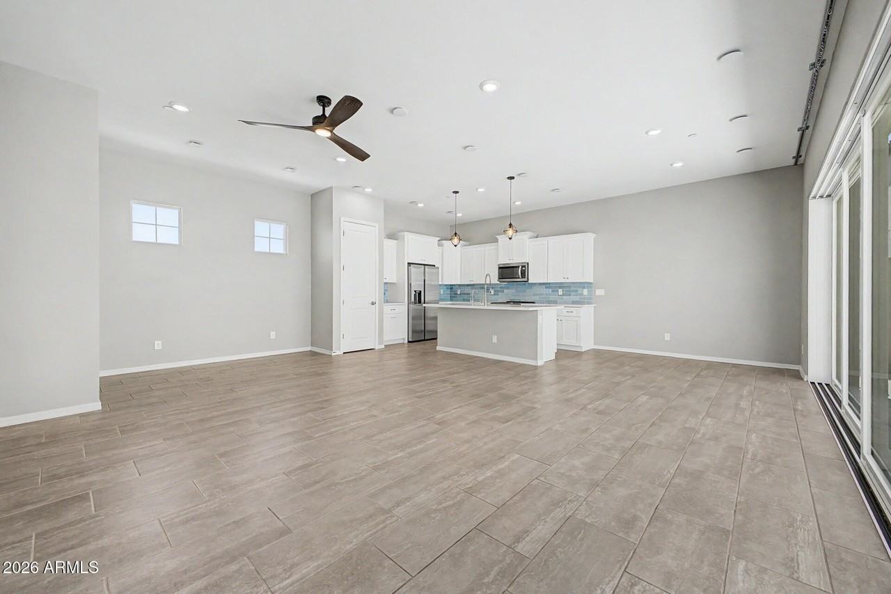 291 E Markwood Dr - Photo 3 of 8