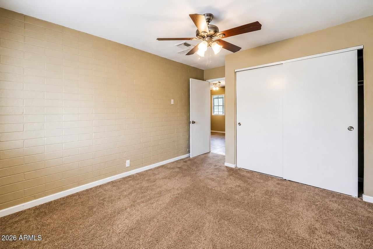 1015 E Marigold Ln - Photo 7 of 21
