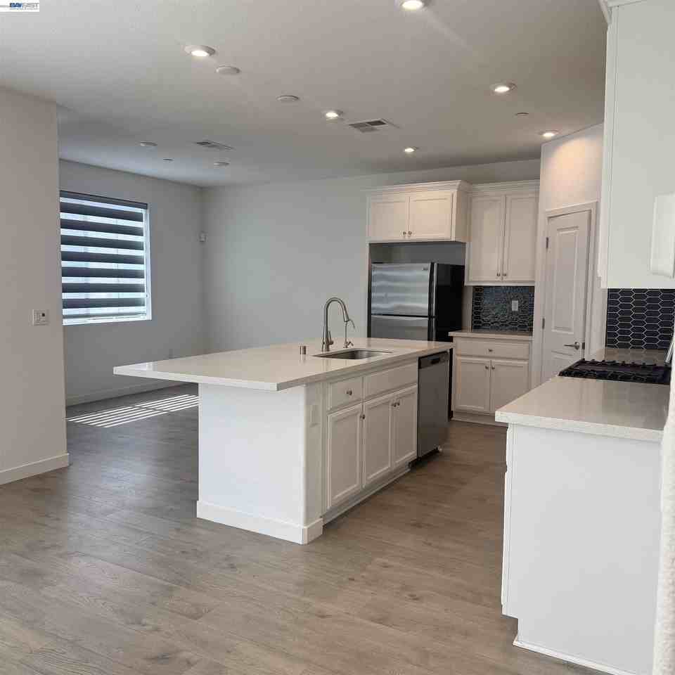 1500 Landing St - Photo 5 of 12