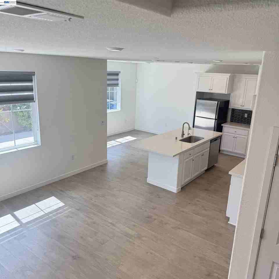 1500 Landing St - Photo 6 of 12