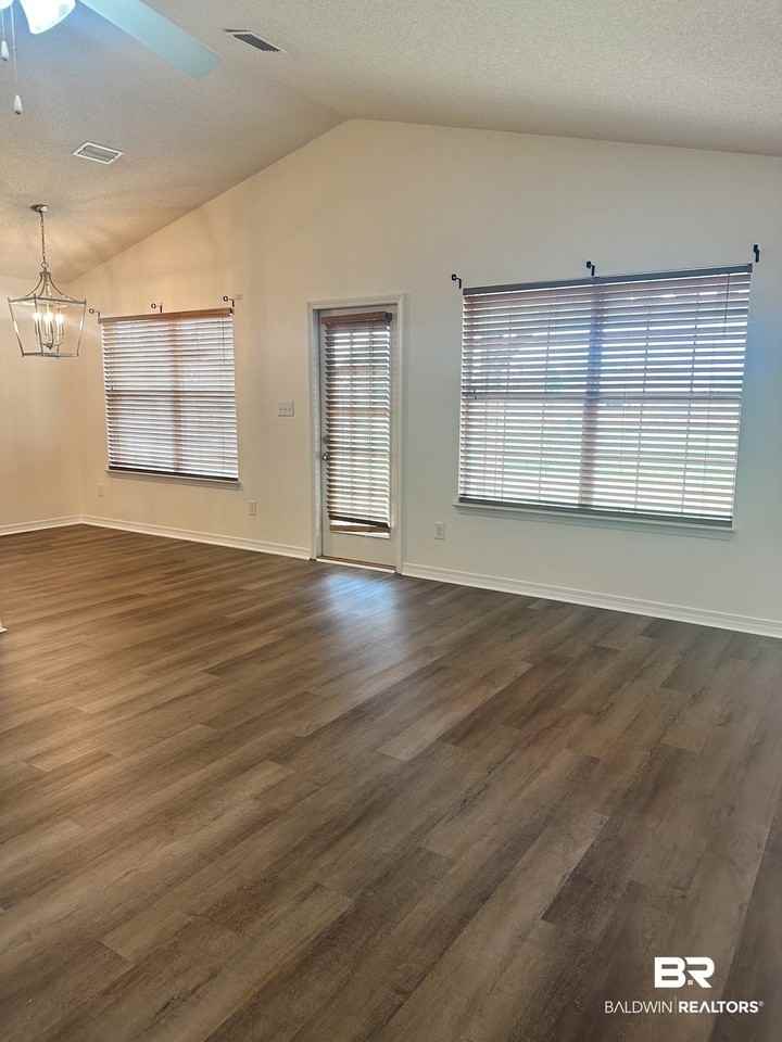2700 Hampton Park Cir - Photo 4 of 17