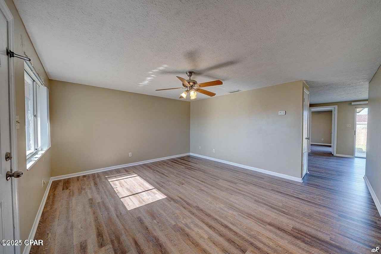 706 W 26th St - Photo 2 of 18