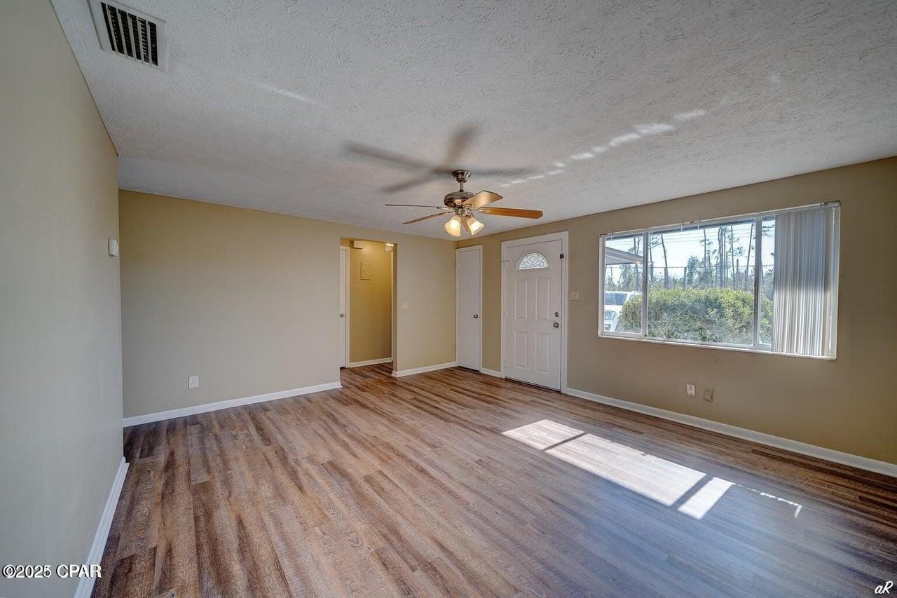 706 W 26th St - Photo 3 of 18