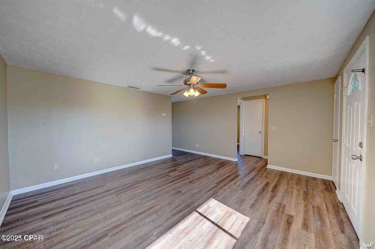 706 W 26th St - Photo 4 of 18