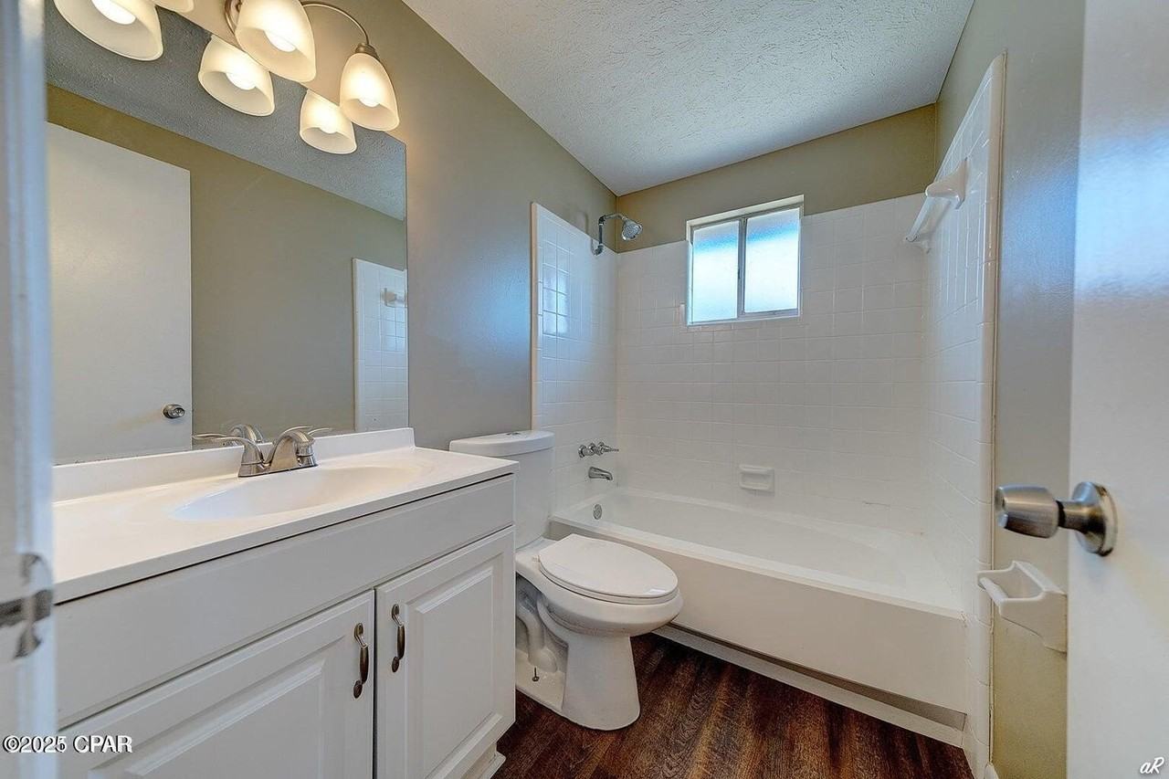 706 W 26th St - Photo 7 of 18