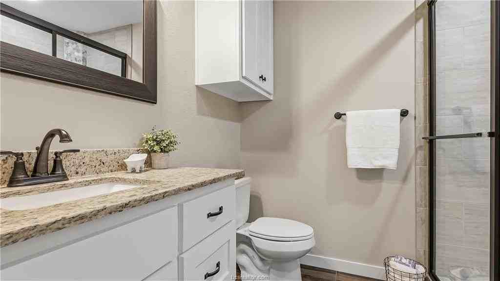 1404 Esther Blvd - Photo 6 of 26