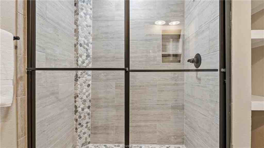 1404 Esther Blvd - Photo 7 of 26