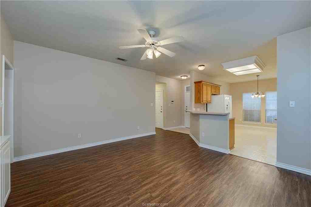 906 Gardenia St - Photo 2 of 20