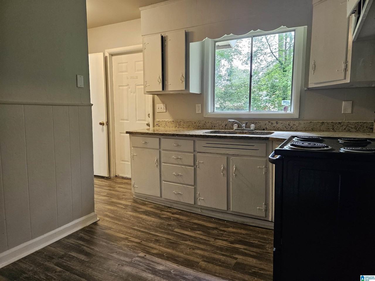 433 Wedgeworth Rd - Photo 4 of 12