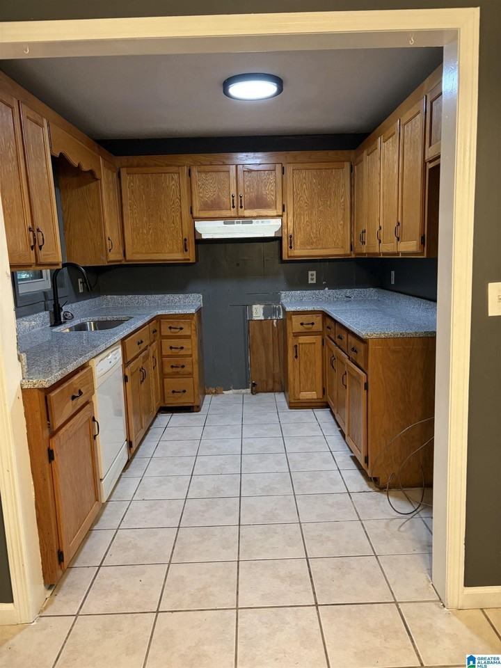 3826 Springhill Dr - Photo 4 of 12