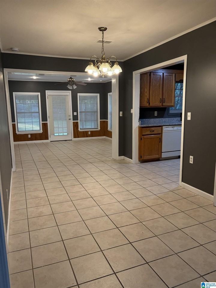3826 Springhill Dr - Photo 5 of 12