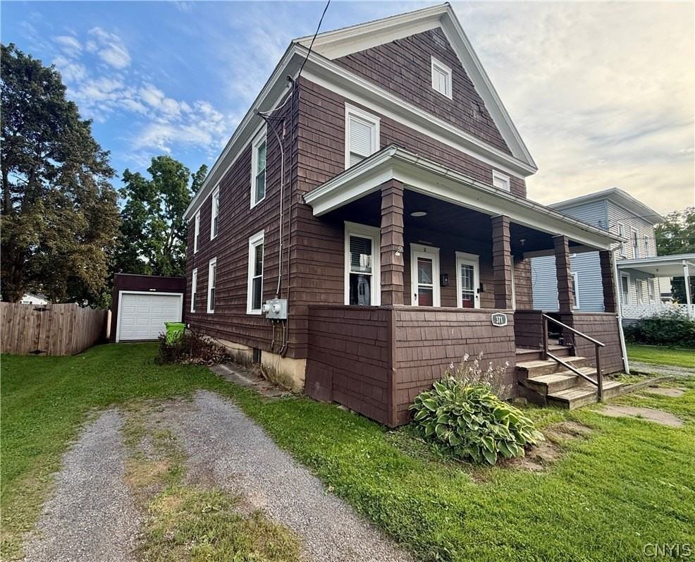 371 Stone St - Photo 2 of 3