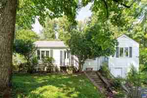 featured image of 1429 Gentry Ln