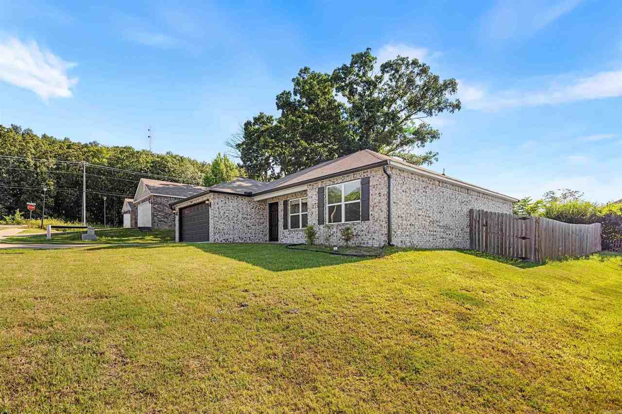 2280 Getty Dr - Photo 2 of 32