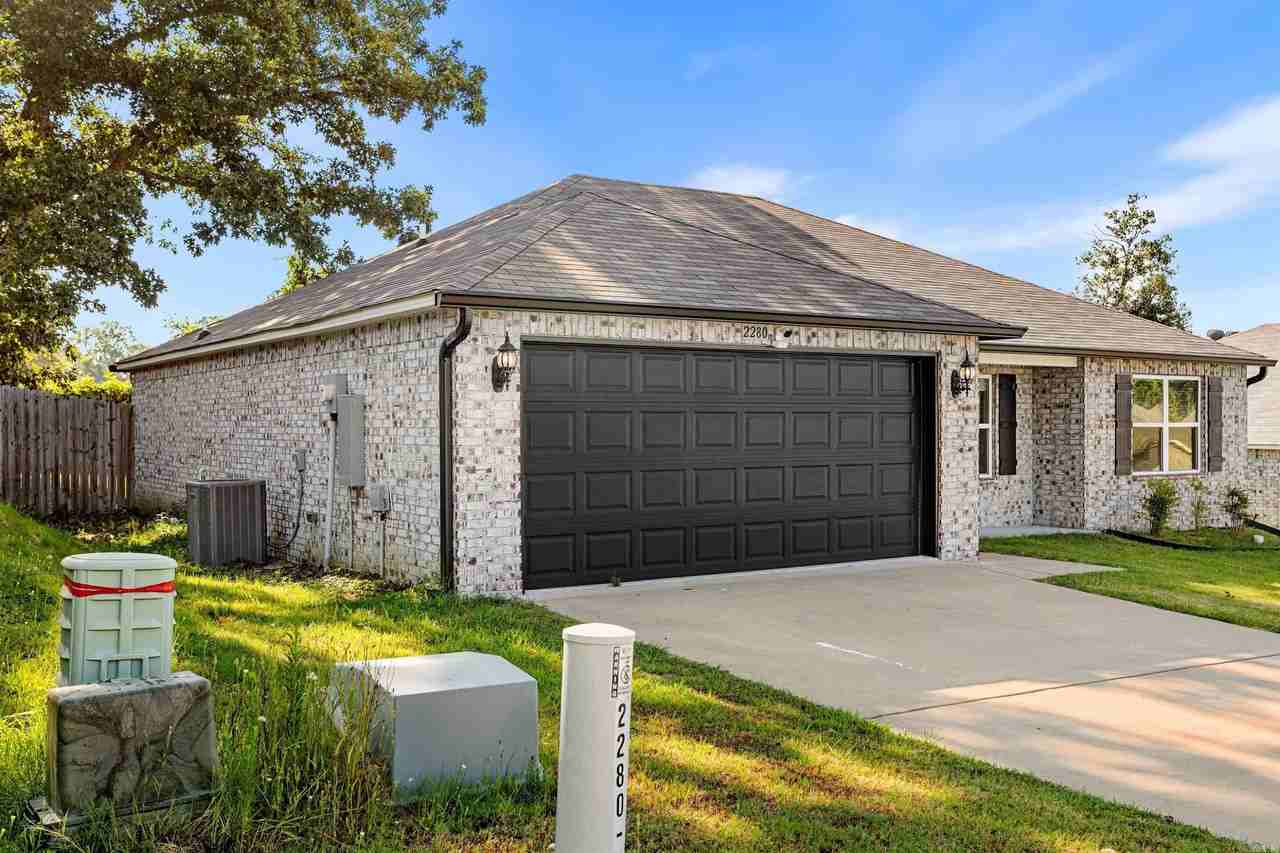 2280 Getty Dr - Photo 3 of 32