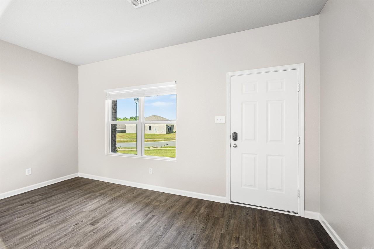 2280 Getty Dr - Photo 5 of 32