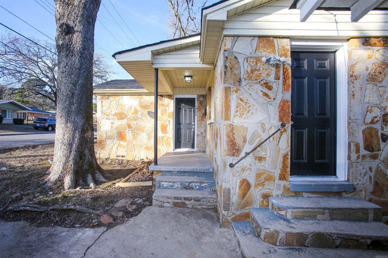 1906 Flora St - Photo 2 of 13