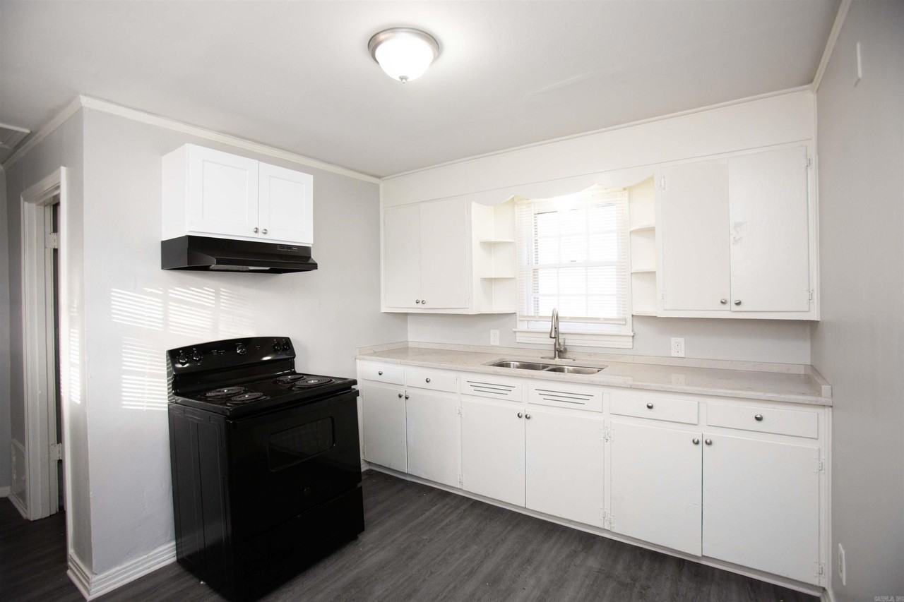 1906 Flora St - Photo 5 of 13