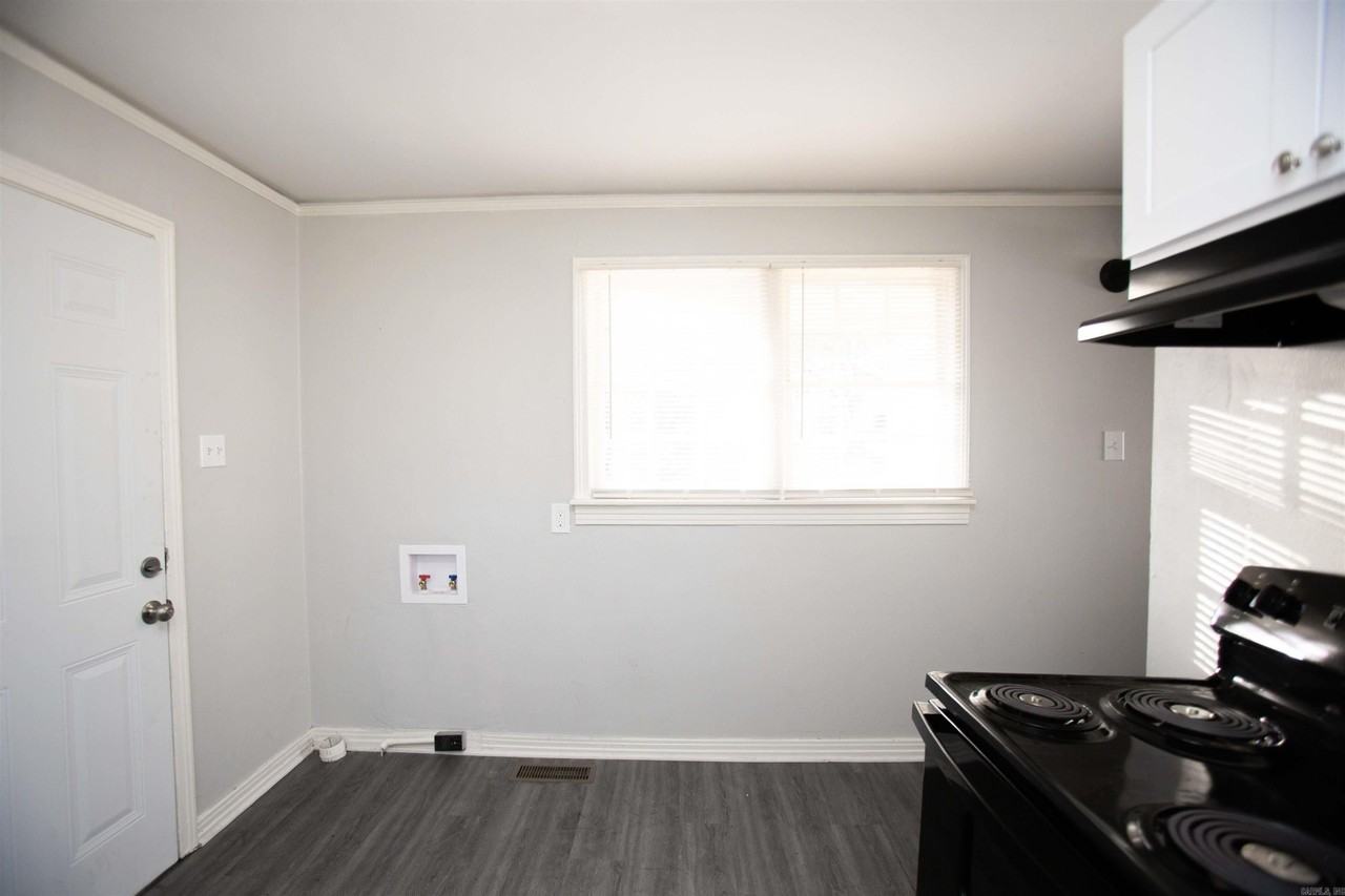 1906 Flora St - Photo 7 of 13