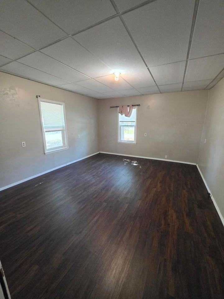 1209 Poplar St - Photo 3 of 14