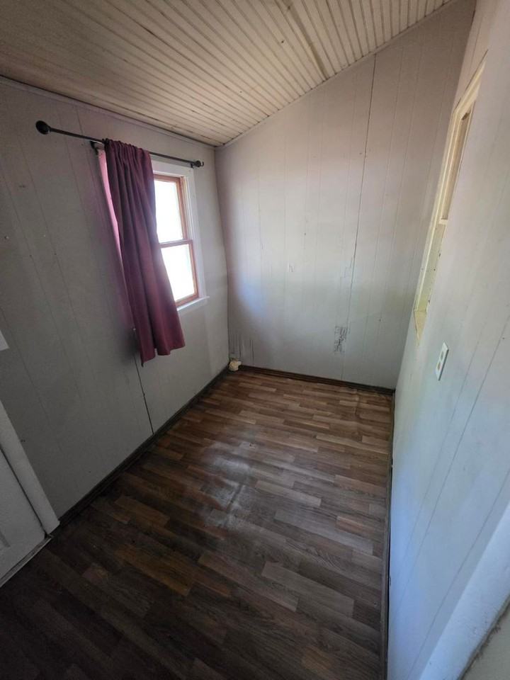 1209 Poplar St - Photo 4 of 14