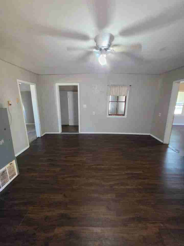 1209 Poplar St - Photo 5 of 14