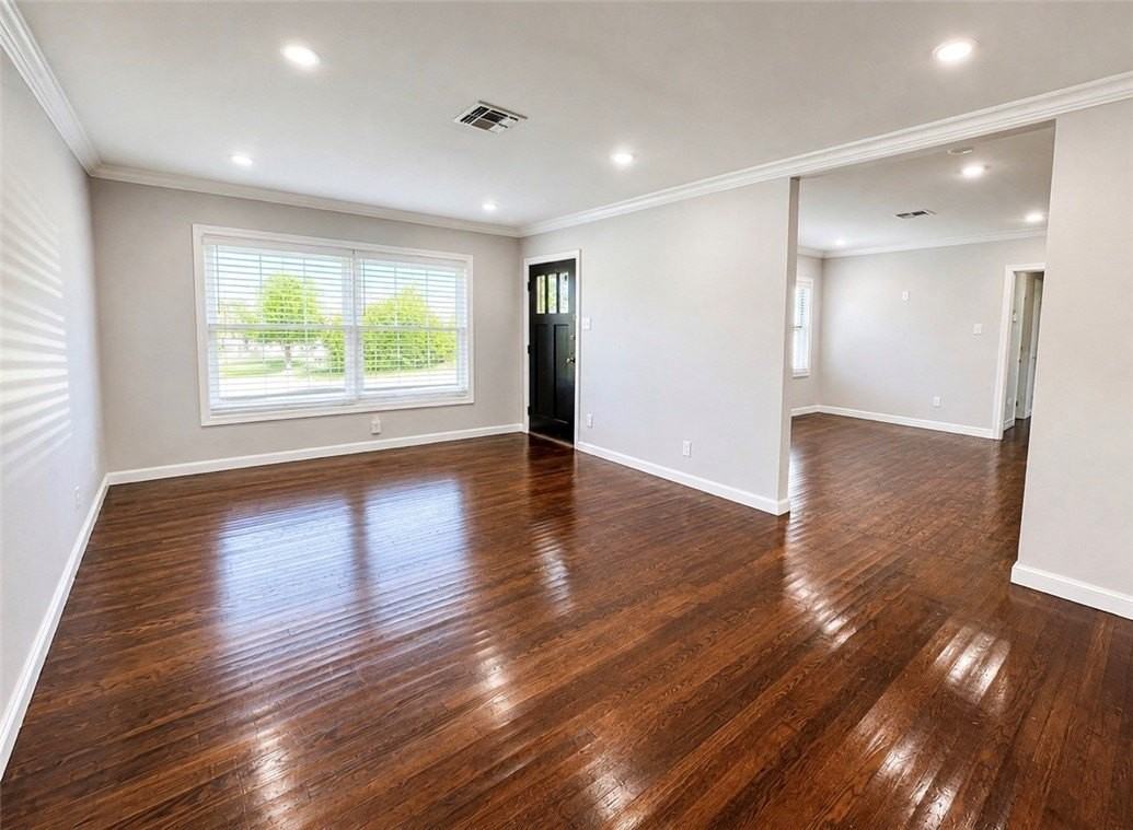310 Wilshire Pl - Photo 2 of 12