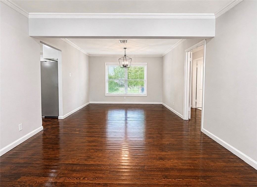 310 Wilshire Pl - Photo 3 of 12