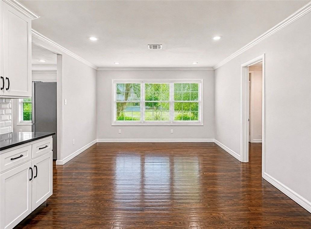 310 Wilshire Pl - Photo 5 of 12