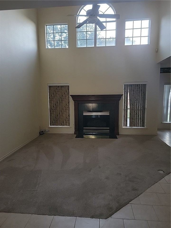 4530 Oso Pkwy - Photo 6 of 17