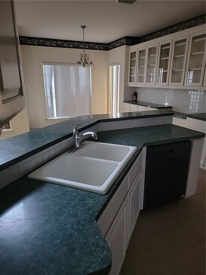 4530 Oso Pkwy - Photo 7 of 17