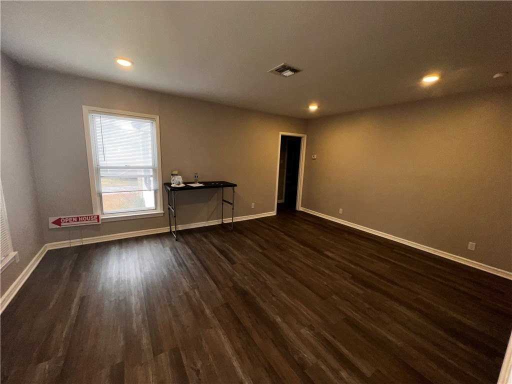 3301 Austin St - Photo 2 of 17