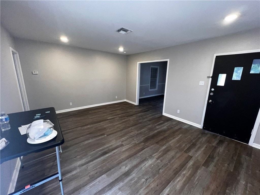 3301 Austin St - Photo 3 of 17