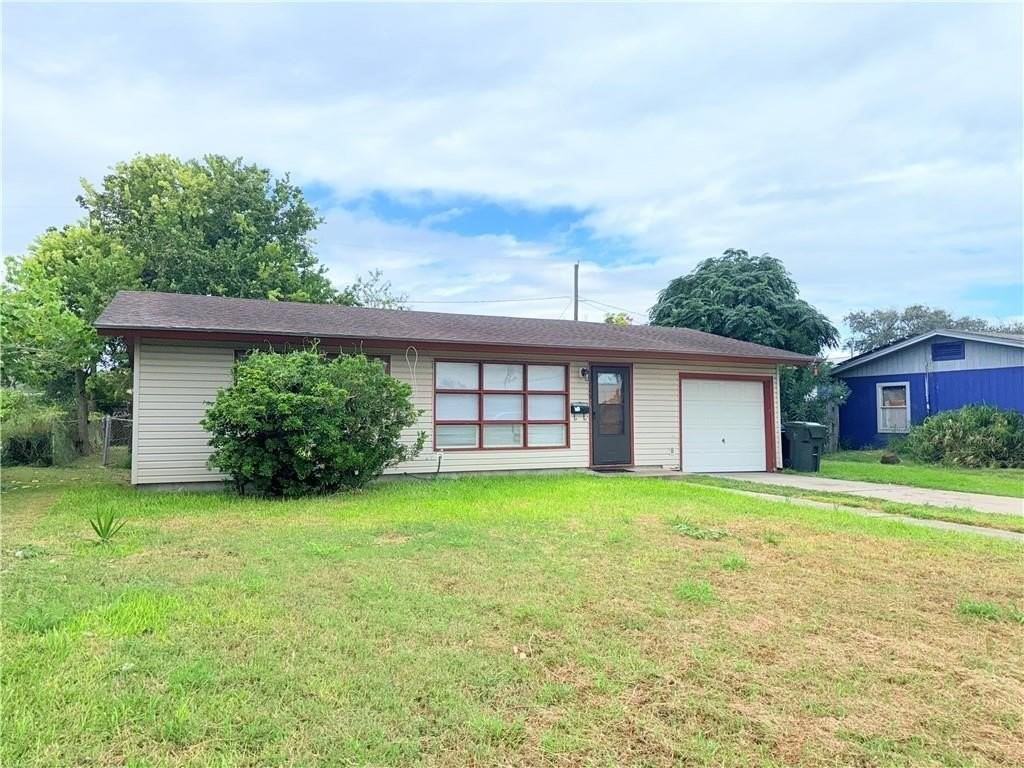 4725 Wynona Dr - Photo 2 of 31