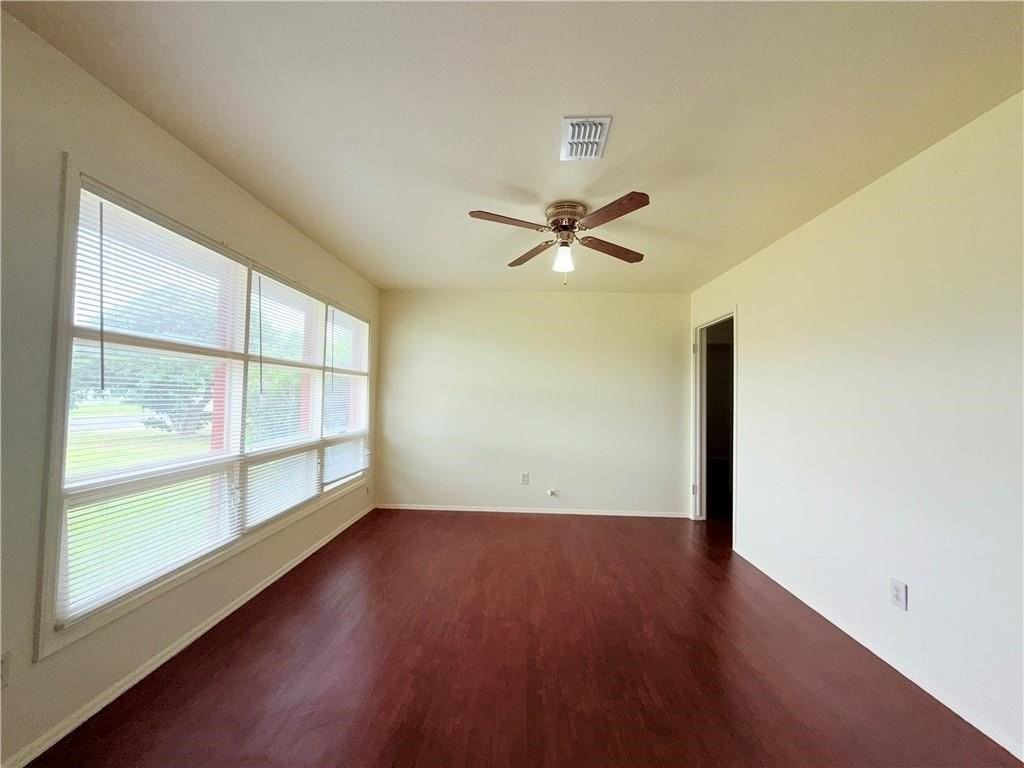 4725 Wynona Dr - Photo 6 of 31