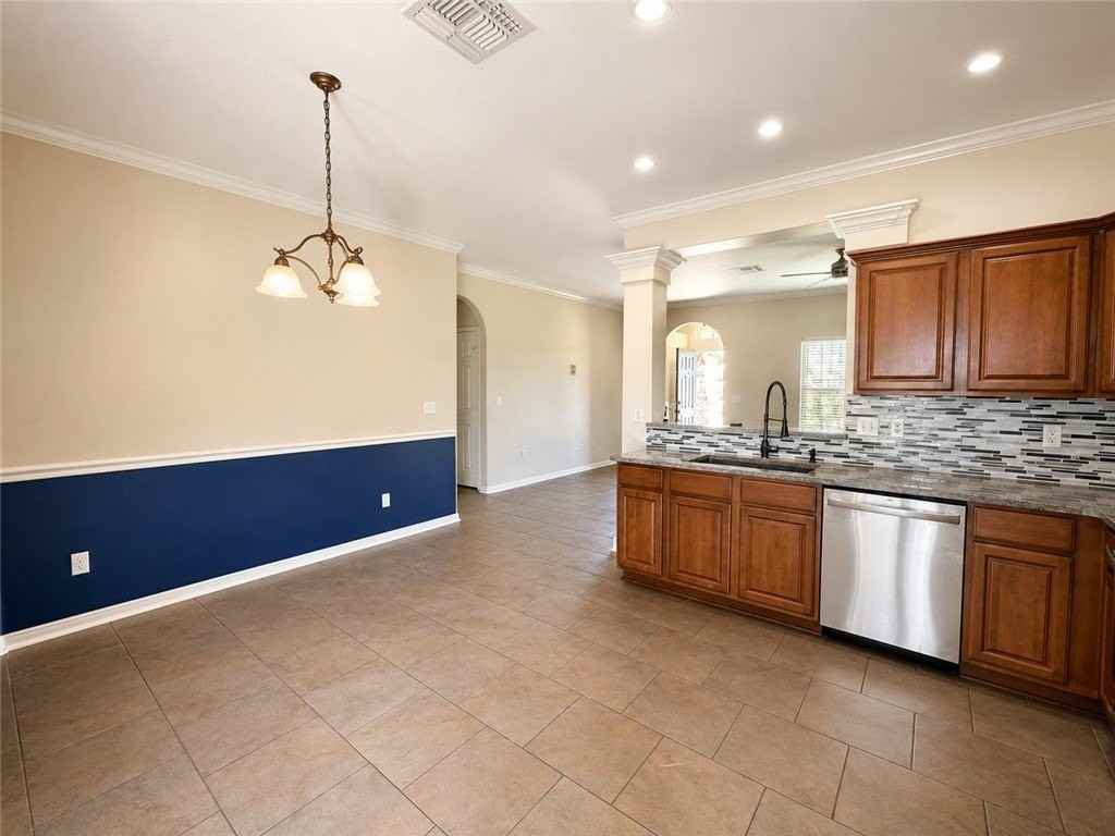 1124 Imperial St - Photo 4 of 11