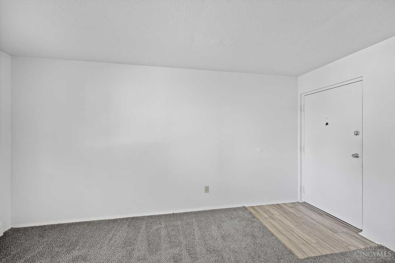 204 N East St #10 - Photo 3 of 20