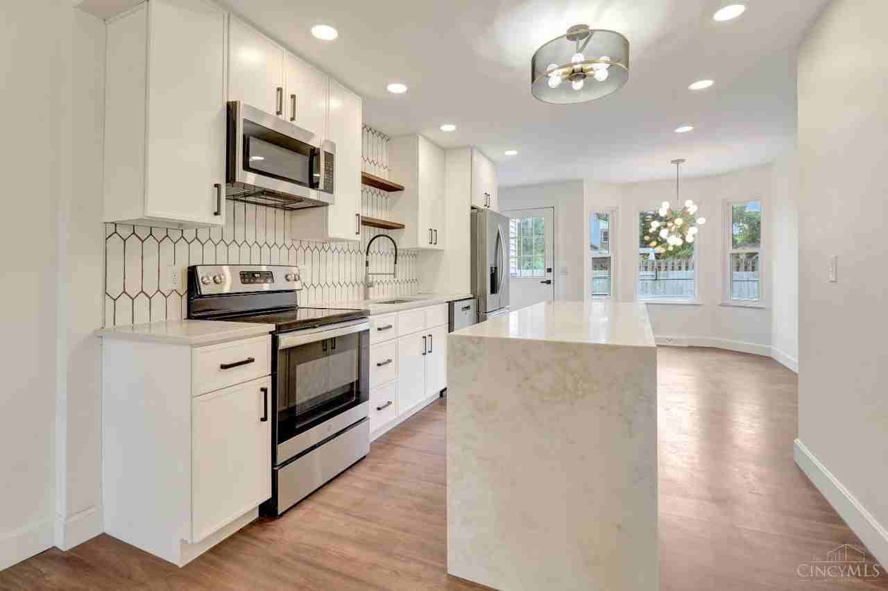 7197 Braemer Ln - Photo 3 of 32