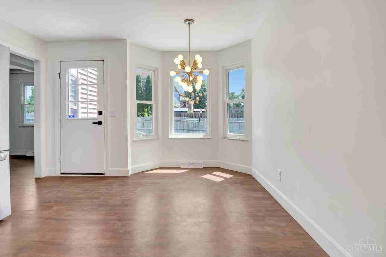 7197 Braemer Ln - Photo 5 of 32