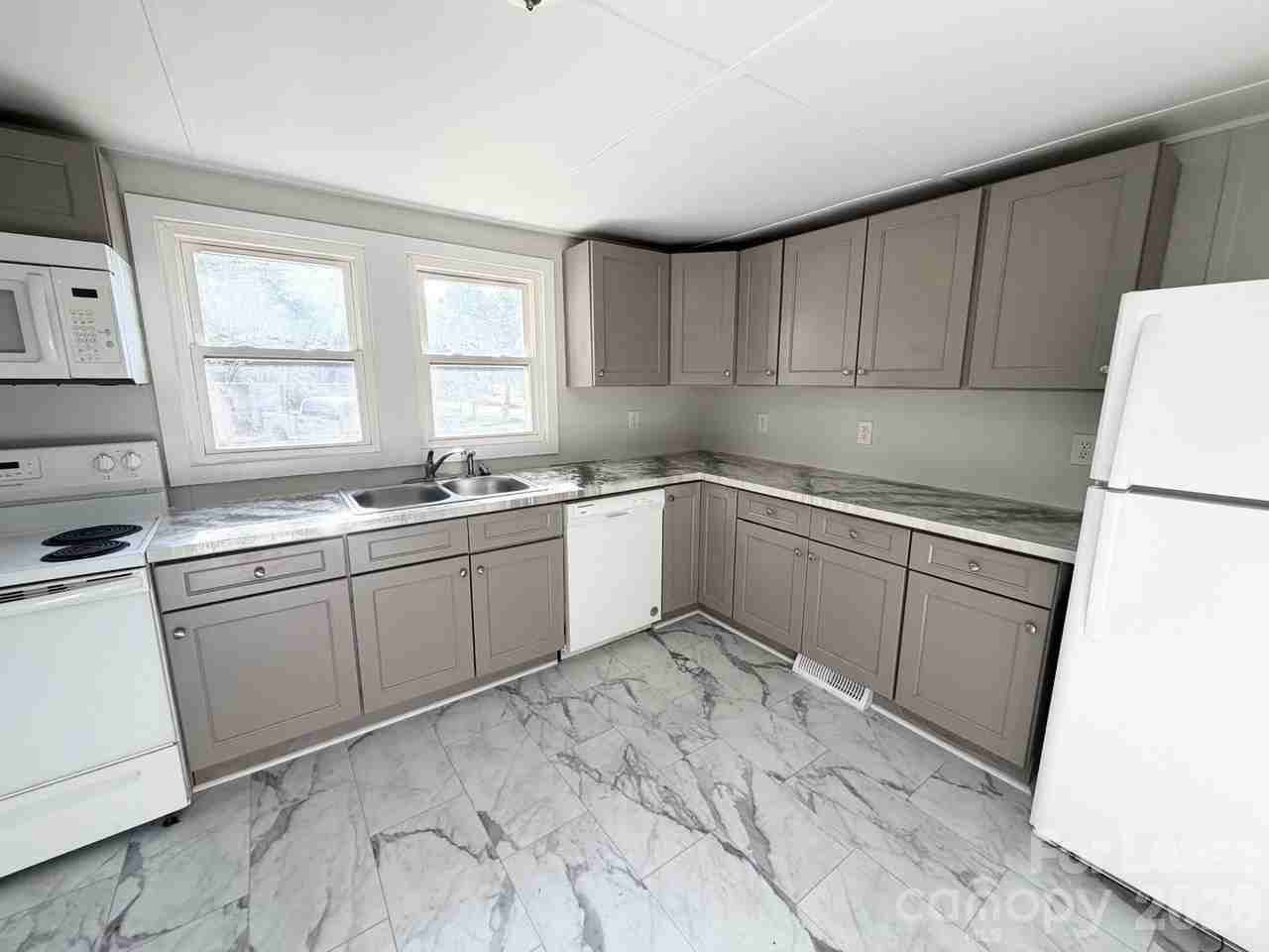 1750 Patterson St - Photo 4 of 14