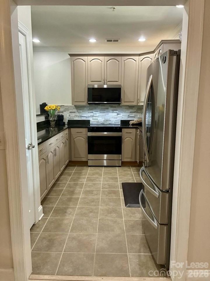 5551 Colonial Chatsworth Cir #116C - Photo 6 of 24